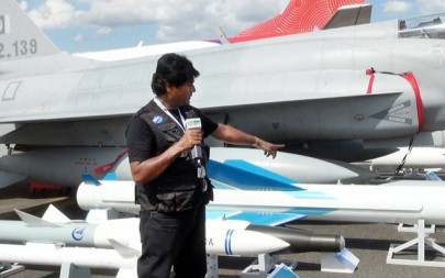 jf 17 thunder flies high among 140 aircraft during paris air show