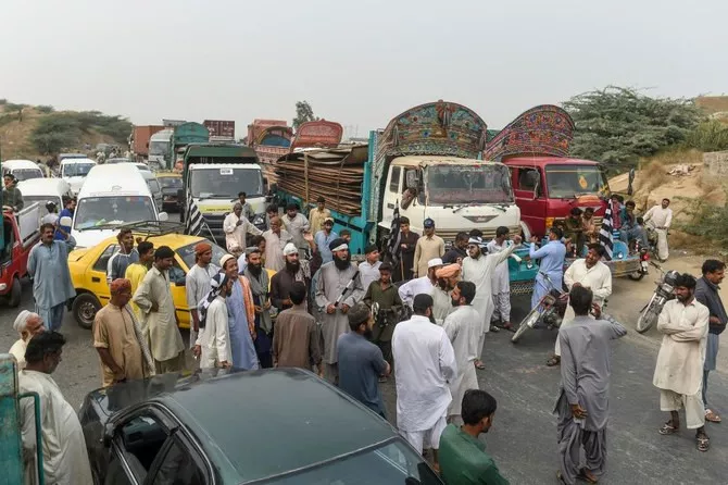 woman killed daughter injured in karachi police shootout woman killed daughter injured in karachi police shootout