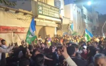 several arrested injured as karachi police clash with ji protesters near sindh assembly