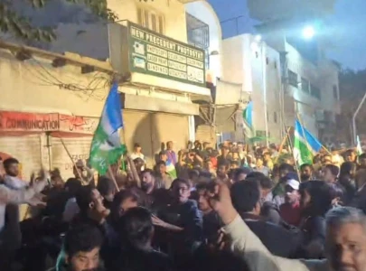 several arrested injured as karachi police clash with ji protesters near sindh assembly