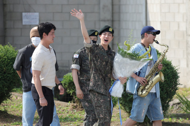 fans rejoice as bts star jin finishes army service in south korea fans rejoice as bts star jin finishes army service in south korea