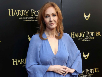 j k rowling responds to critics under dolly parton tribute