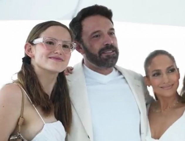 jennifer lopez and step daughter violet affleck spotted having lunch in los angeles