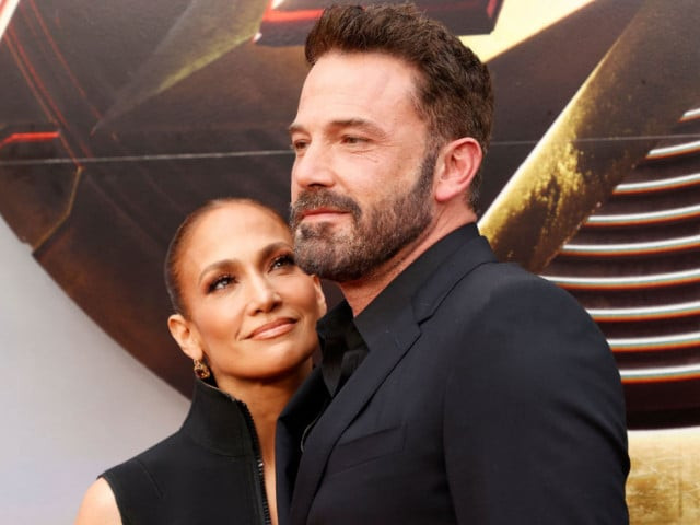 ben affleck appears stressed one day after jennifer lopez files for divorce