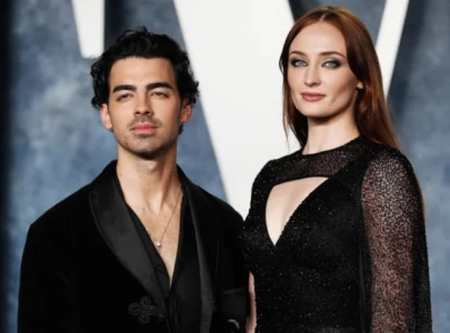 joe jonas skips song lyric referencing sophie turner at jonas brothers concert