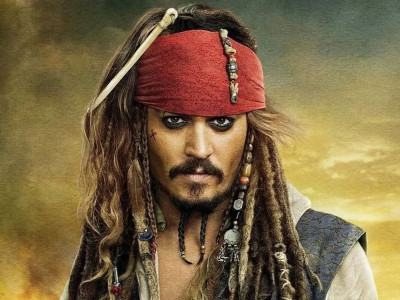 johnny depp reportedly offered 301m million to return as jack sparrow