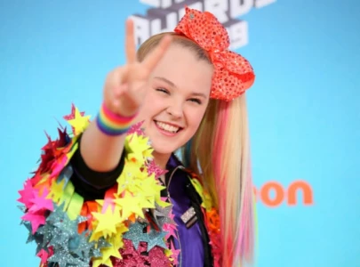 jojo siwa fans turn guilty pleasure dance into viral tiktok trend
