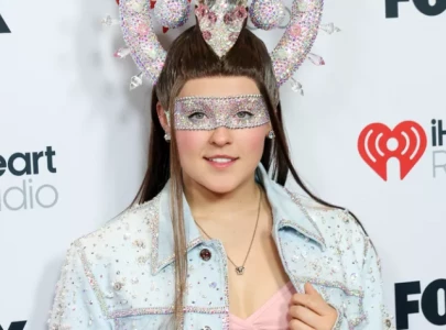 jojo siwa transforms into bette davis for music video and honors chris hughes in lyric tribute jojo siwa transforms into bette davis for music video and honors chris hughes in lyric tribute