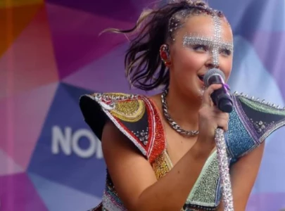 jojo siwa reveals her grandma encouraged her onstage drinking