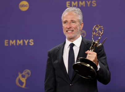 jon stewart signs on to continue as the daily show host through 2028