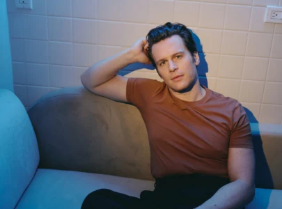 jonathan groff to debut with royal shakespeare company in as you like it