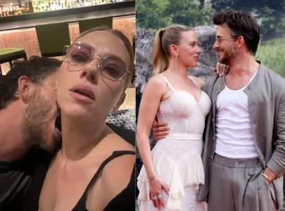 scarlett johansson and jonathan bailey s playful pda sparks buzz online scarlett johansson and jonathan bailey s playful pda sparks buzz online