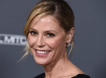 modern family star julie bowen reveals she has lived with a heart condition since age 29 modern family star julie bowen reveals she has lived with a heart condition since age 29