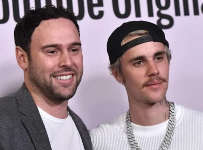 justin bieber reportedly blocks scooter braun s business partner after unfollowing him on instagram