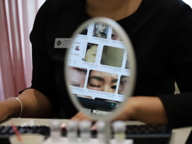 Cindy Gu from the U.S. (not seen) receives a skin consultation at Lienjang Clinic in Seoul, South Korea, April 29, 2026. REUTERS/Kim Hong-Ji