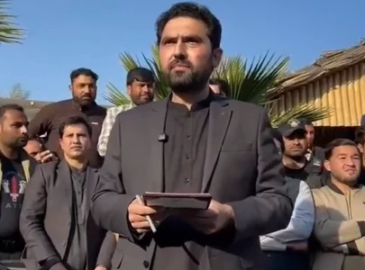 achakzai senator nasir abbas given mandate for talks protest k p cm