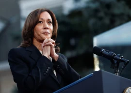 kamala harris stuck on 32 days after teleprompter glitch at michigan rally