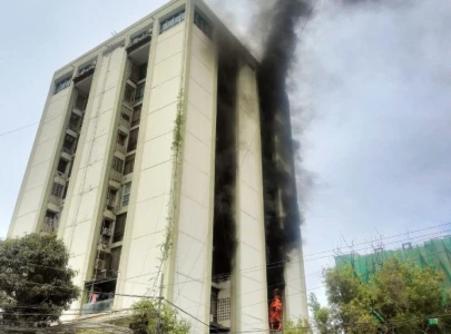fire breaks out in 10 storey building at karachi s shahrah e faisal fire breaks out in 10 storey building at karachi s shahrah e faisal