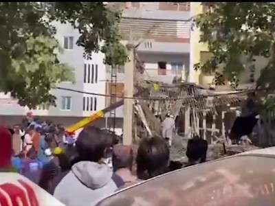 one killed as roof collapses in karachi s dha one killed as roof collapses in karachi s dha