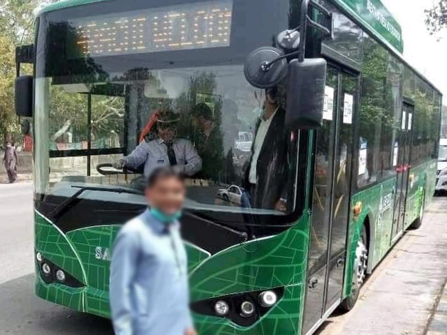 160 high-end electric buses delivered by China | The Express Tribune