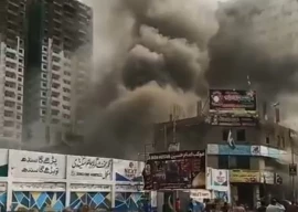 warehouse explosion near karachi s saddar kills 2 injures over 30