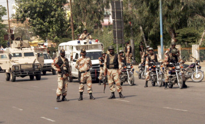 28 dead in karachi violence polling closes 28 dead in karachi violence polling closes