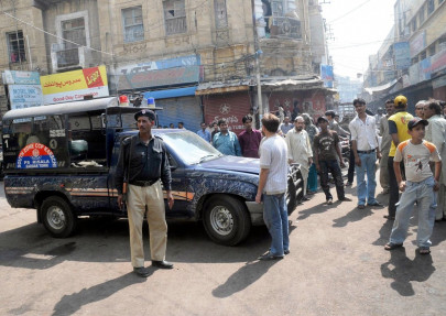 at least 10 killed in karachi violence