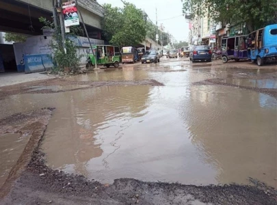 commuters bear the brunt of ruined roads in karachi commuters bear the brunt of ruined roads in karachi