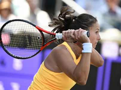 kasatkina battles past pegula to reach charleston final