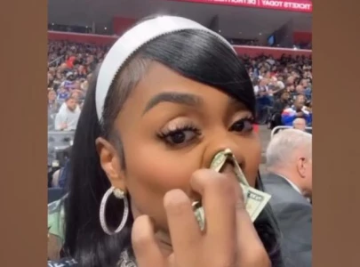 kash doll uses 20 bill instead of tissue to pick her nose sparking mixed reactions on social media kash doll uses 20 bill instead of tissue to pick her nose sparking mixed reactions on social media