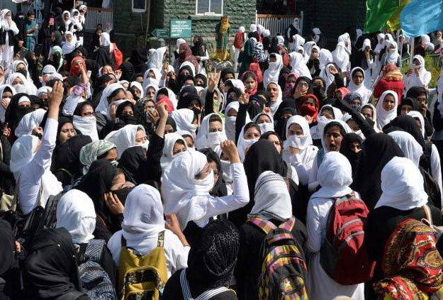 Kashmiri college students shout pro-freedom slogans during a protest inside a college in central Srinagar's Lal Chowk on April 17, 2017. PHOTO: AFP