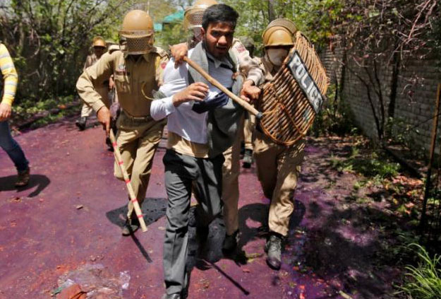 Indian policemen detain a Kashmiri student during a protest in Srinagar April 24, 2017. PHOTO: REUTERS