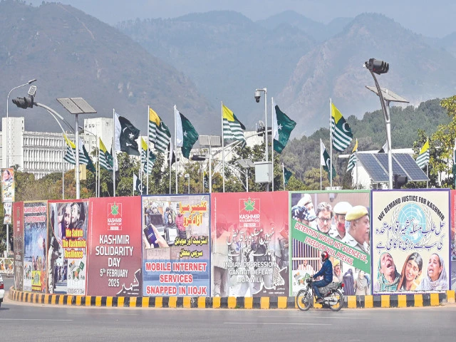 banners highlighting the kashmiri people s right to self determination are displayed at a roundabout along a beautiful thoroughfare in the federal capital photo app banners highlighting the kashmiri people s right to self determination are displayed at a roundabout along a beautiful thoroughfare in the federal capital photo app