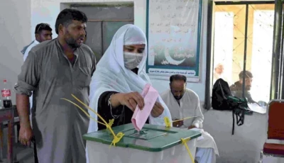 suffragette a woman casts her ballot at a polling station during the first phase of the elections in mirpur photo afp