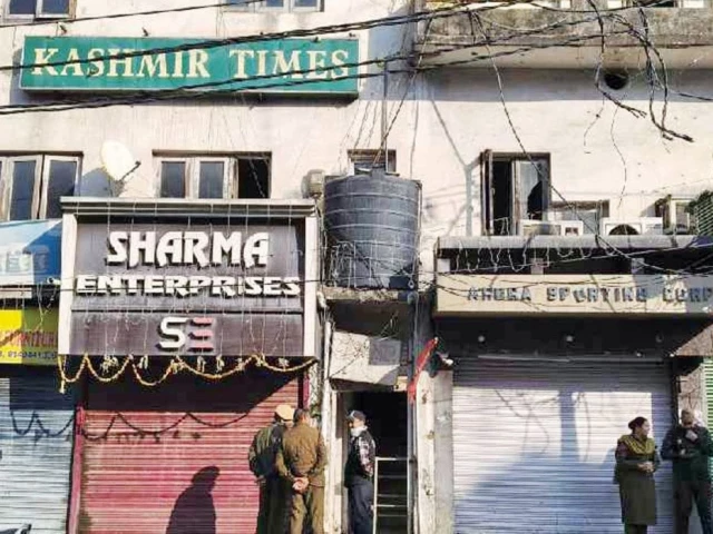 indian force raid news office in iiojk indian force raid news office in iiojk