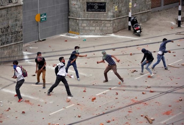 Demonstrators throw stones towards the Indian police during a protest in Srinagar, May 9, 2017. PHOTO: REUTERS