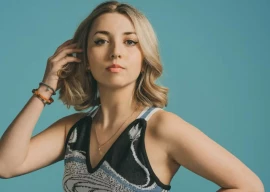 influencer kat abughazaleh runs for congress taking on longtime democrat jan schakowsky influencer kat abughazaleh runs for congress taking on longtime democrat jan schakowsky