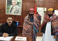 katcha dacoits surrender during operations in rajanpur on wednesday photo reporter