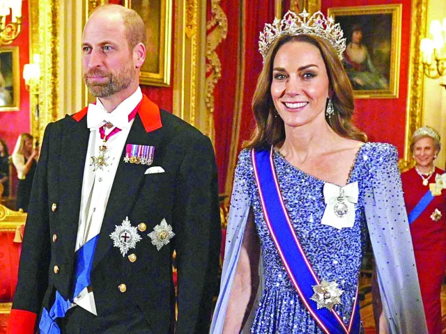 kate dazzles in largest tiara at windsor banquet
