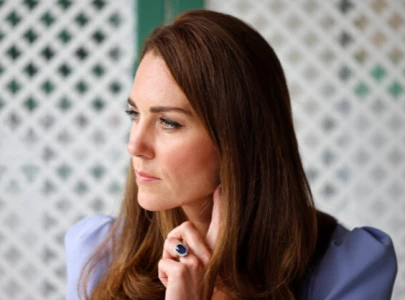 kate middleton receives standing ovation at wimbledon men s final gives singles trophy to alcaraz
