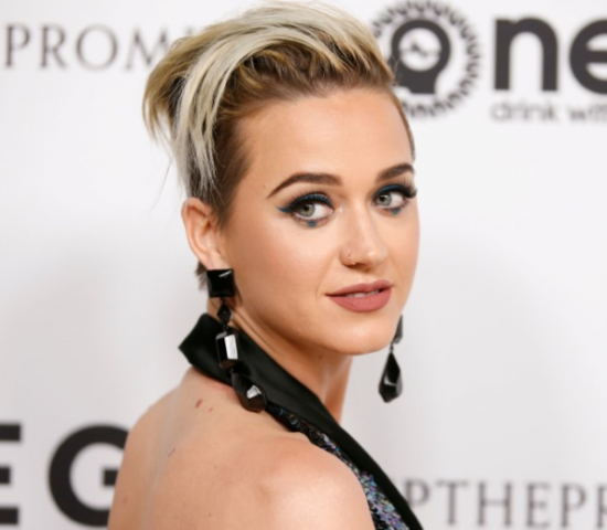 katy perry shares bts of her geometric naked dress at vogue world paris