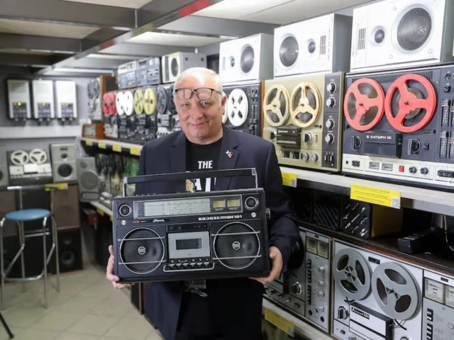 Kazakh collector preserves recorders that powered Soviet bootlegs