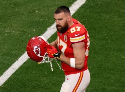 travis kelce involved in on field clash with chargers teair tart during season opener