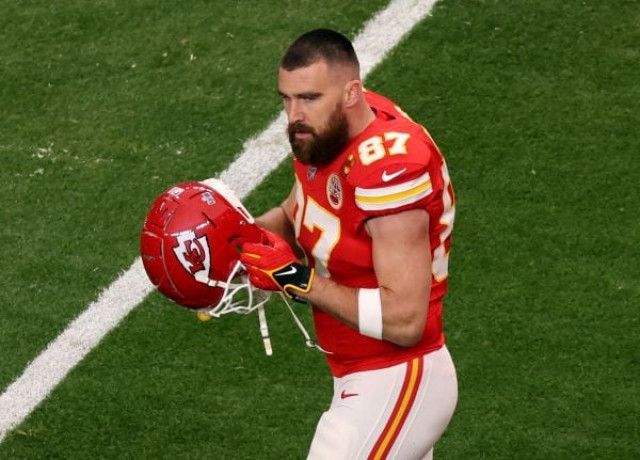 fan struck by travis kelce s golf ball recounts incident there was a lot of blood fan struck by travis kelce s golf ball recounts incident there was a lot of blood