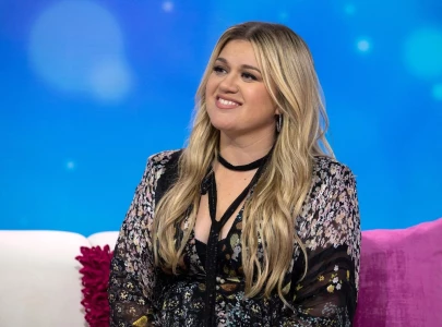 kelly clarkson s mysterious disappearance from daytime tv explained kelly clarkson s mysterious disappearance from daytime tv explained