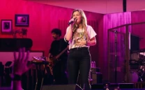 kelly clarkson returns to las vegas stage after postponed residency kelly clarkson returns to las vegas stage after postponed residency