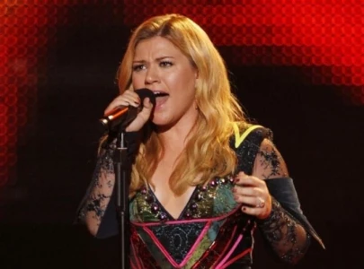 kelly clarkson sings zara larsson s you love who you love fans say it s better than original kelly clarkson sings zara larsson s you love who you love fans say it s better than original