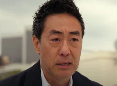kenneth choi breaks down over bobby s death in 9 1 1 season 8 and teases chimney s emotional journey