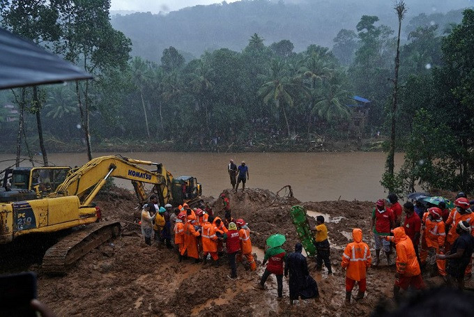 rescue workers carry the body of a victim after recovering it from the debris of a residential house following a landslide caused by heavy rainfall at kokkayar village in idukki district in the southern state of kerala india october 17 2021 reuters stringer