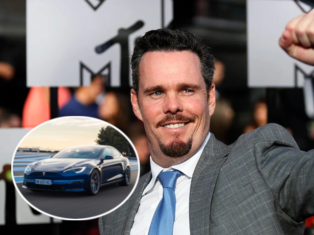 entourage actor s tesla suddenly stops mid car wash entourage actor s tesla suddenly stops mid car wash